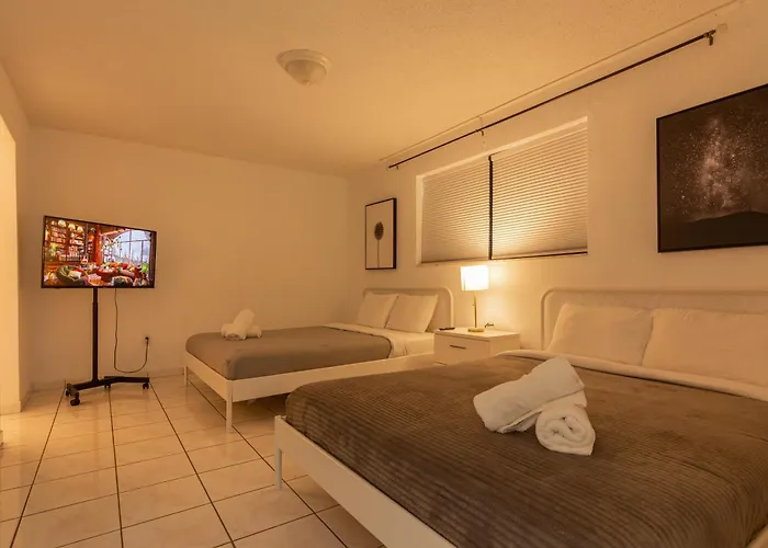One Bedroom Apartment - With Parking & Balcony - Heart Of Wynwood