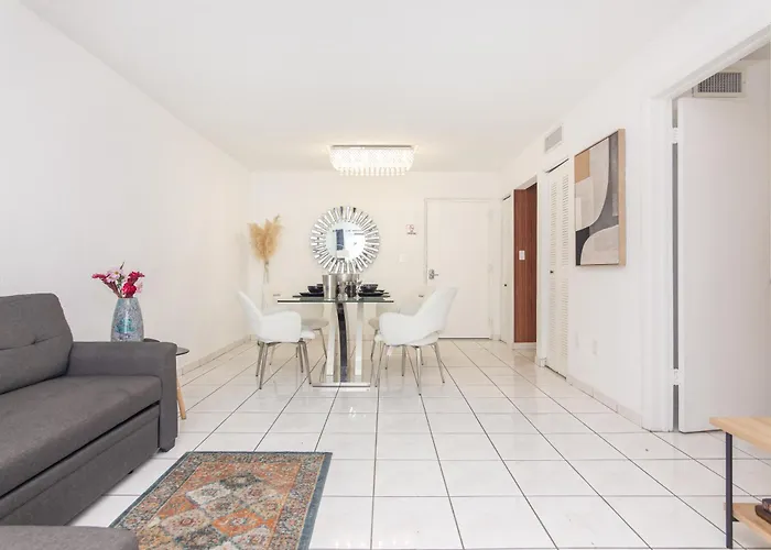 One Bedroom Apartment - With Parking & Balcony - Heart Of Wynwood
