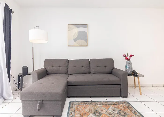 One Bedroom Apartment - With Parking & Balcony - Heart Of Wynwood